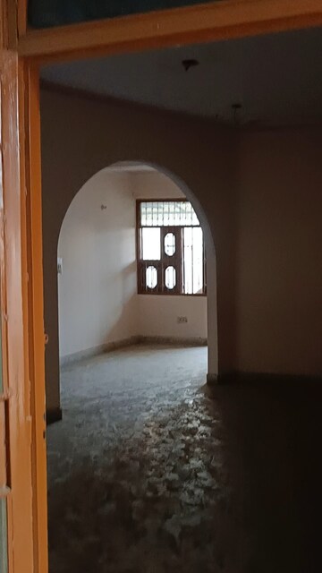 Room in 2 BHK Builder Floor at Shalimar Bagh – for Sale