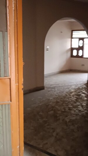 Room in 2 BHK Builder Floor at Shalimar Bagh – for Sale