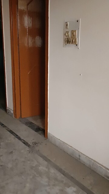 Room in 2 BHK Builder Floor at Shalimar Bagh – for Sale