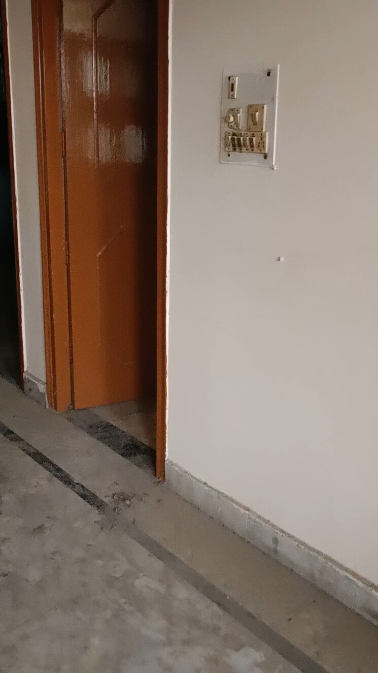 Room, shalimar bagh 2 Bedroom 900 Sq.Ft. Builder Floor In Shalimar Bagh Delhi 8868835