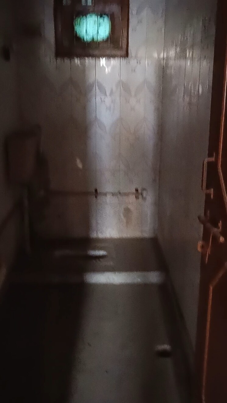 Bathroom, shalimar bagh 2 Bedroom 900 Sq.Ft. Builder Floor In Shalimar Bagh Delhi 8868835