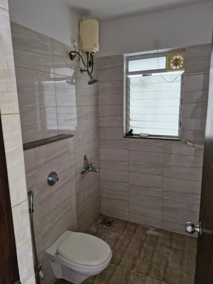 Bathroom, amanora-victory-towers 3 Bedroom 950 Sq.Ft. Apartment In Hadapsar Pune 8868928
