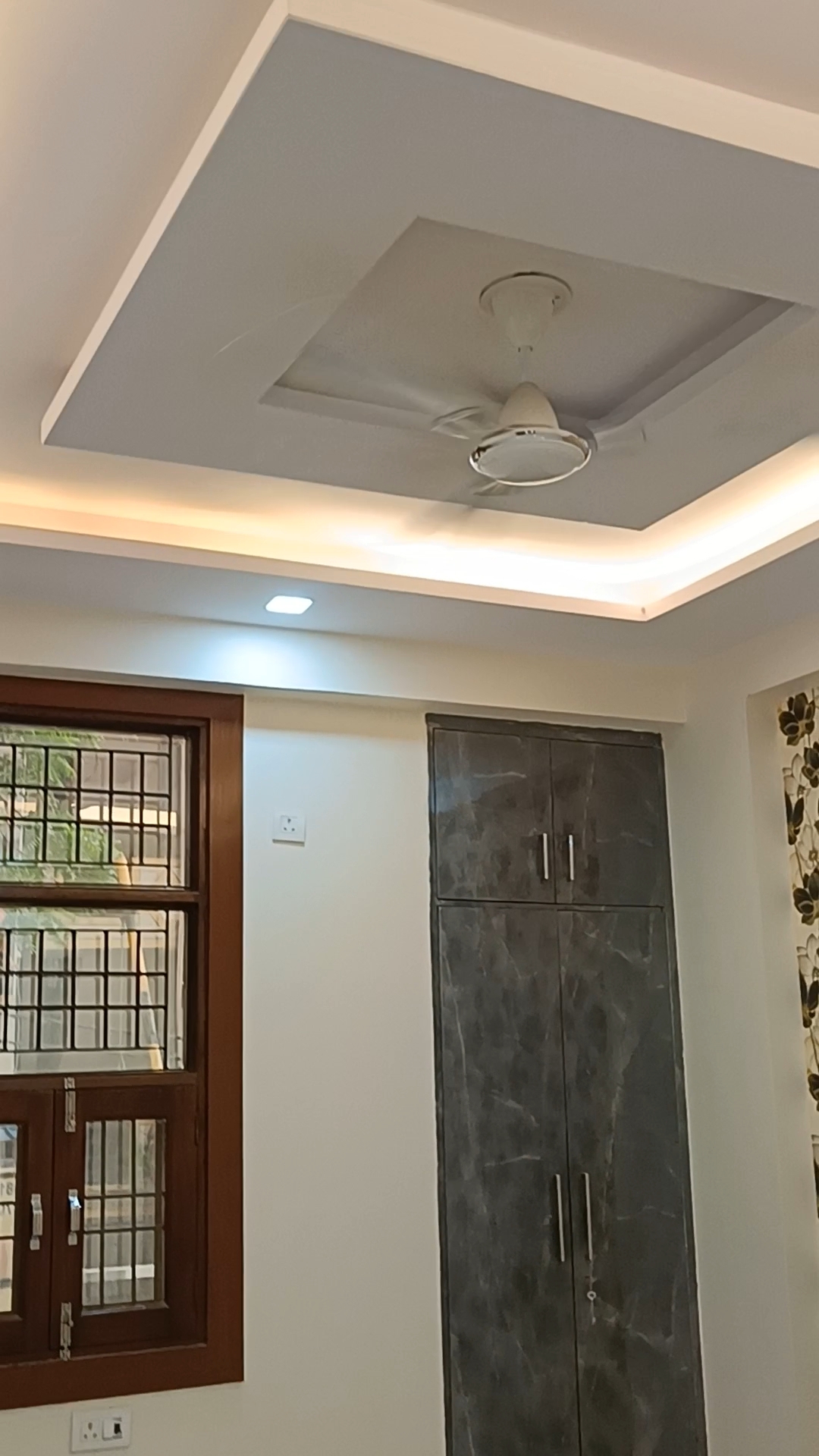 3 BHK + Pooja Room,Servant Room,Study Room,Extra Room Builder Floor For Sale in Shalimar Garden Extension I