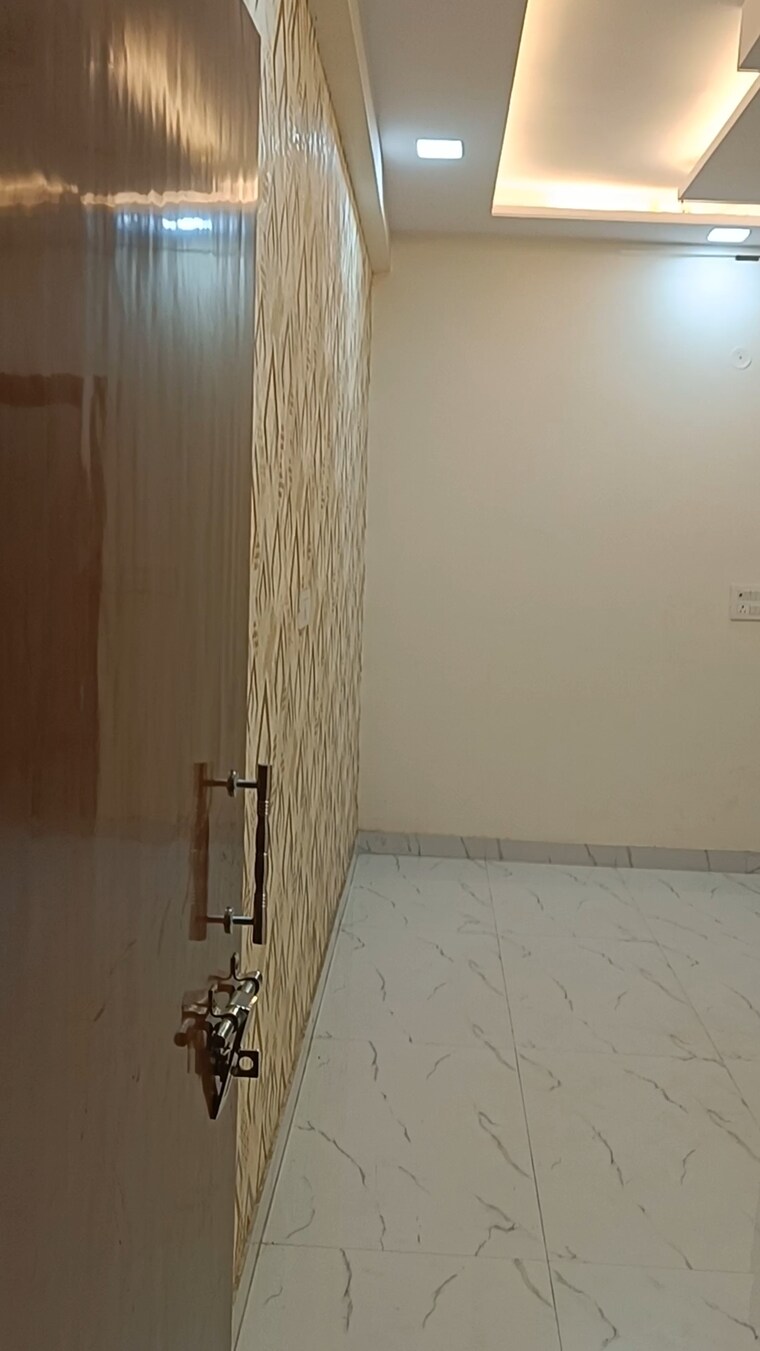 Bathroom, shalimar garden extension i 3 Bedroom 1100 Sq.Ft. Builder Floor In Shalimar Garden Extension I Ghaziabad 8868943