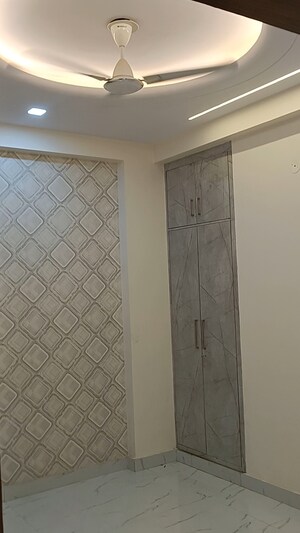 Room in 3 BHK Builder Floor at Shalimar Garden Extension I – for Sale