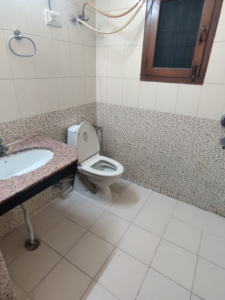 Bathroom, penta-homes 2 Bedroom 1300 Sq.Ft. Apartment In Vip Road Zirakpur 8868924