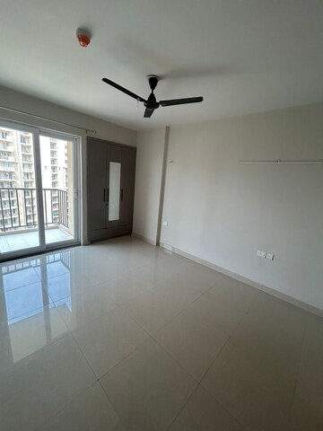 Room in 2 BHK Apartment at Tata Eureka Park, Sector 150 – for Rent