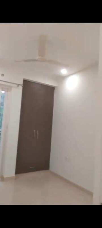 Room in 3 BHK Apartment at Civitech Stadia, Sector 79 – for Rent