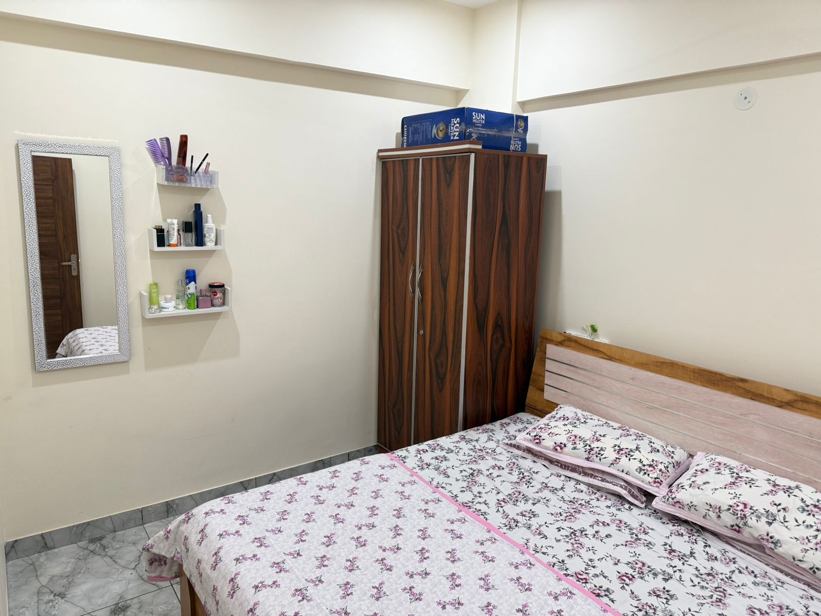 1 BHK Apartment For Sale in Unique Estate