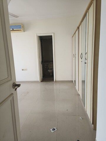 Room in 2.5 BHK Apartment at Raheja Acropolis, Deonar – for Rent