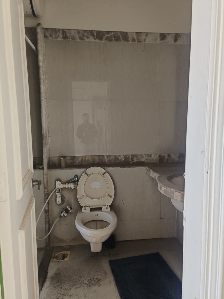 Bathroom, raheja-acropolis 2.5 Bedroom 900 Sq.Ft. Apartment In Deonar Mumbai 8869084