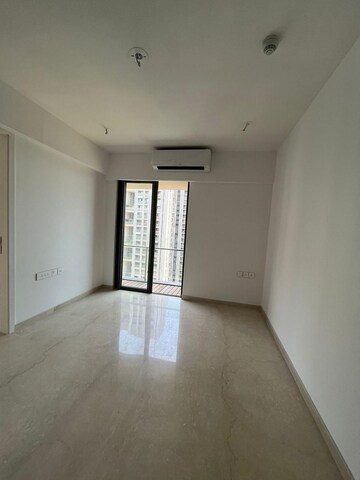 Room in 2.5 BHK Apartment at Raheja Acropolis, Deonar – for Rent