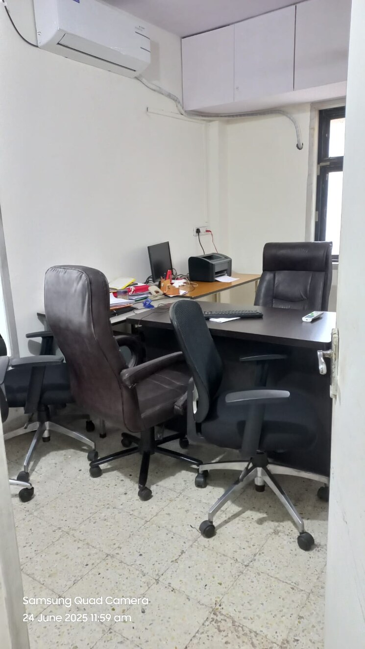 Team Area, naupada Commercial Office Space 500 Sq.Ft. In Naupada Thane 8869056