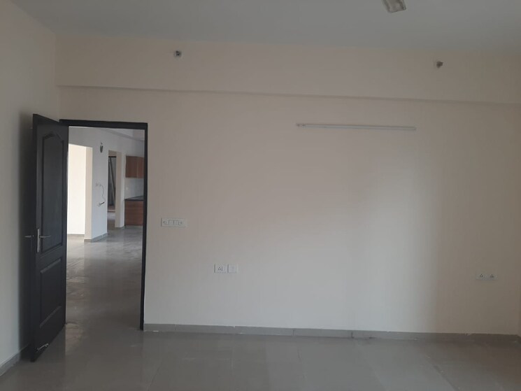 Room, sector 46 4 Bedroom 300 Sq.Mt. Independent House In Sector 46 Noida 8869082