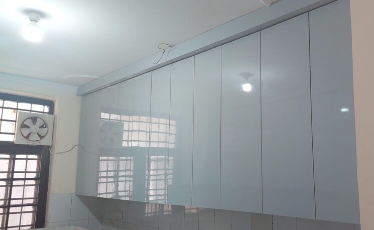 Room, sector 46 4 Bedroom 300 Sq.Mt. Independent House In Sector 46 Noida 8869082