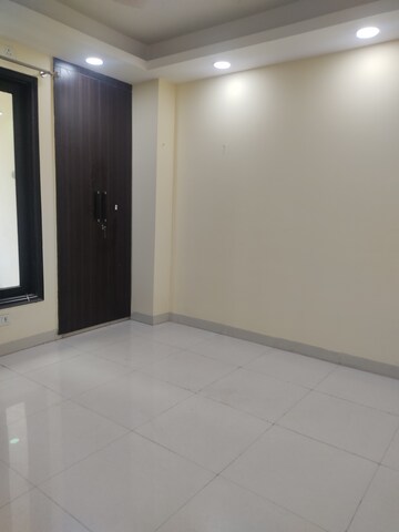 Furnished Amenities in 3 BHK Builder Floor at Vasant Enclave – for Rent