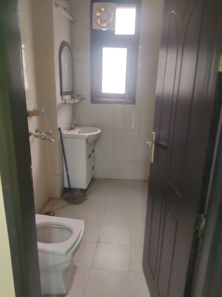 Bathroom, vasant enclave 3 Bedroom 125 Sq.Yd. Builder Floor In Vasant Enclave Delhi 8869044