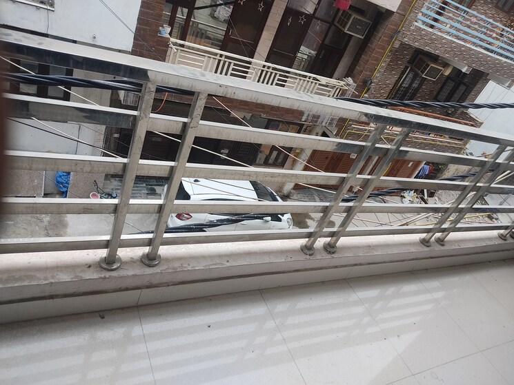 Gym, vasant enclave 3 Bedroom 125 Sq.Yd. Builder Floor In Vasant Enclave Delhi 8869044