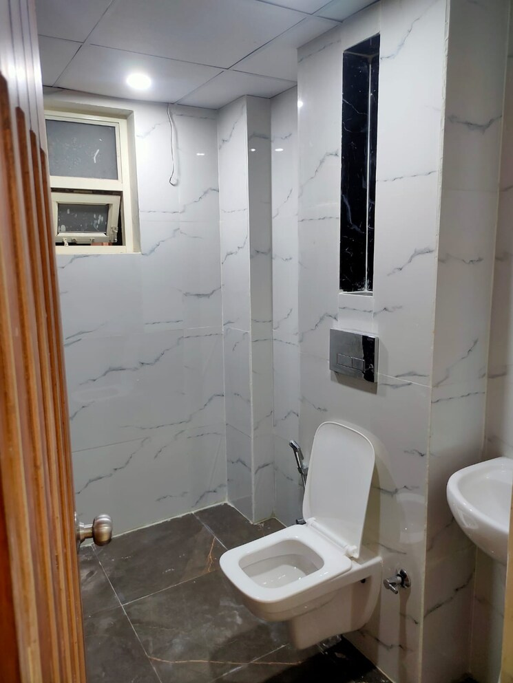 Bathroom, rps-palm-drive 2 Bedroom 1300 Sq.Ft. Apartment In Sector 88 Faridabad 8868915
