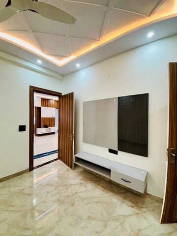 Room in 3 BHK Builder Floor at Shouryapuram, Lal Kuan – for Sale