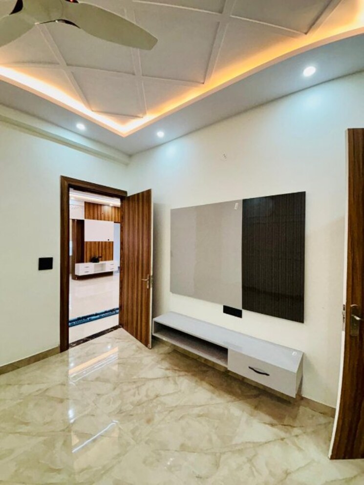 Room, shouryapuram 3 Bedroom 1100 Sq.Ft. Builder Floor In Lal Kuan Ghaziabad 8869046