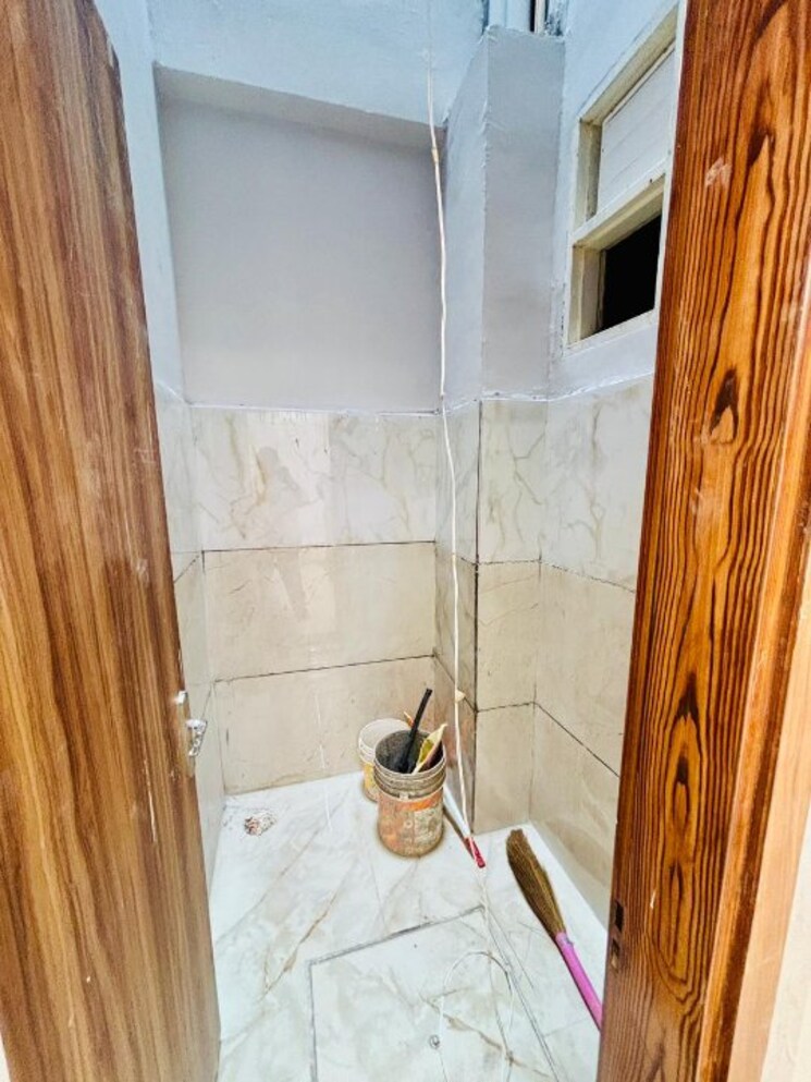 Bathroom, shouryapuram 3 Bedroom 1100 Sq.Ft. Builder Floor In Lal Kuan Ghaziabad 8869046