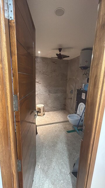 Bathroom in 4 BHK Apartment at Uppal Southend, Sector 49 – for Rent