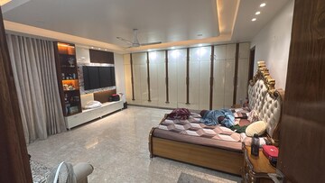 Bedroom in 4 BHK Apartment at Uppal Southend, Sector 49 – for Rent
