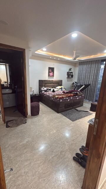 Living Room in 4 BHK Apartment at Uppal Southend, Sector 49 – for Rent