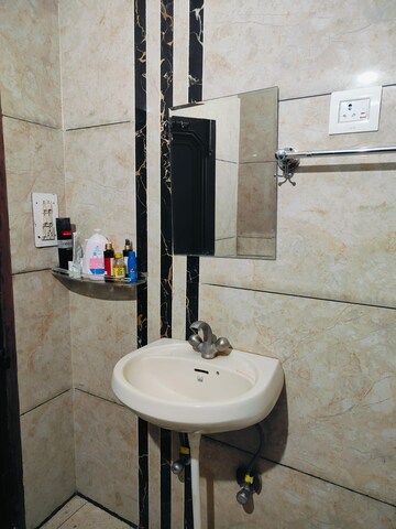 Bathroom in 3.5 BHK Apartment at Smart World Orchard, Sector 61 – for Rent