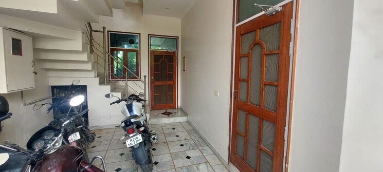  Parking, gomti nagar 2 Bedroom 1250 Sq.Ft. Villa In Gomti Nagar Lucknow 8869304