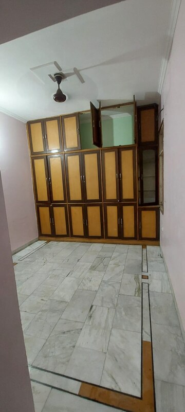 Room in 2 BHK Villa at Gomti Nagar – for Rent