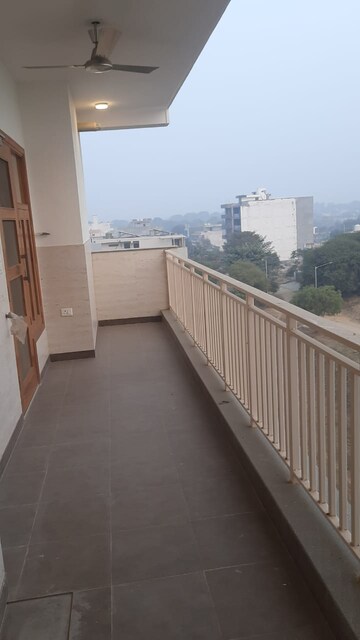 3.5 BHK Apartment For Rent in Omaxe New Heights, Sector 78