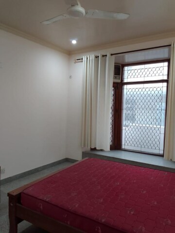 Room in 4 BHK Builder Floor at Chanakyapuri – for Rent