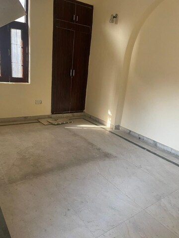 Room in 2.5 BHK Apartment at Gaur City-2, Gaur City 2 – for Sale