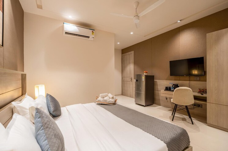 Master Bedroom, chanakyapuri 4 Bedroom 500 Sq.Yd. Builder Floor In Chanakyapuri Delhi 8869387