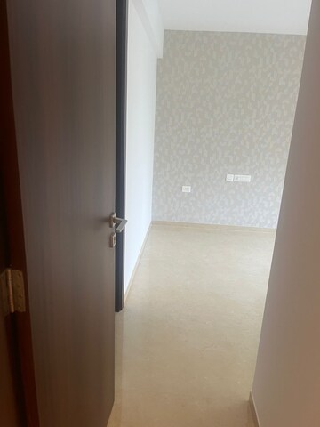 Room in 3 BHK Apartment at Hiranandani Highland, Powai – for Rent