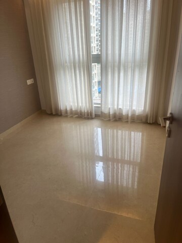 Room in 3 BHK Apartment at Hiranandani Highland, Powai – for Rent