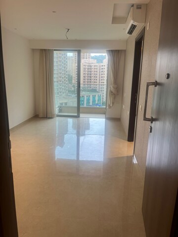 Room in 3 BHK Apartment at Hiranandani Highland, Powai – for Rent