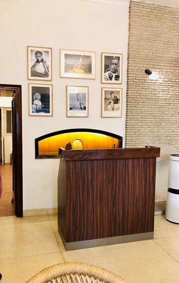 Living Room in 3 BHK Villa at Chanakyapuri – for Rent