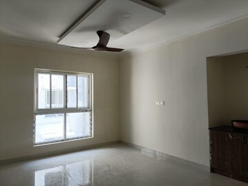 Room in 4 BHK Apartment at Jain Heights East Parade, Cv Raman Nagar – for Rent