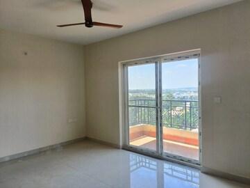 Room in 4 BHK Apartment at Jain Heights East Parade, Cv Raman Nagar – for Rent