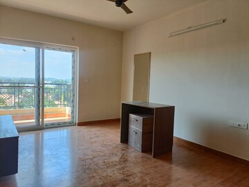 Room in 4 BHK Apartment at Jain Heights East Parade, Cv Raman Nagar – for Rent