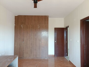 Room in 4 BHK Apartment at Jain Heights East Parade, Cv Raman Nagar – for Rent