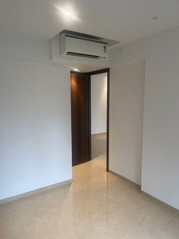Room in 3 BHK Apartment at Hiranandani Highland, Powai – for Rent