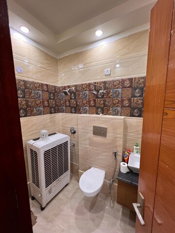 Team Area in 3 BHK Builder Floor at Shakti Khand Iii – for Rent