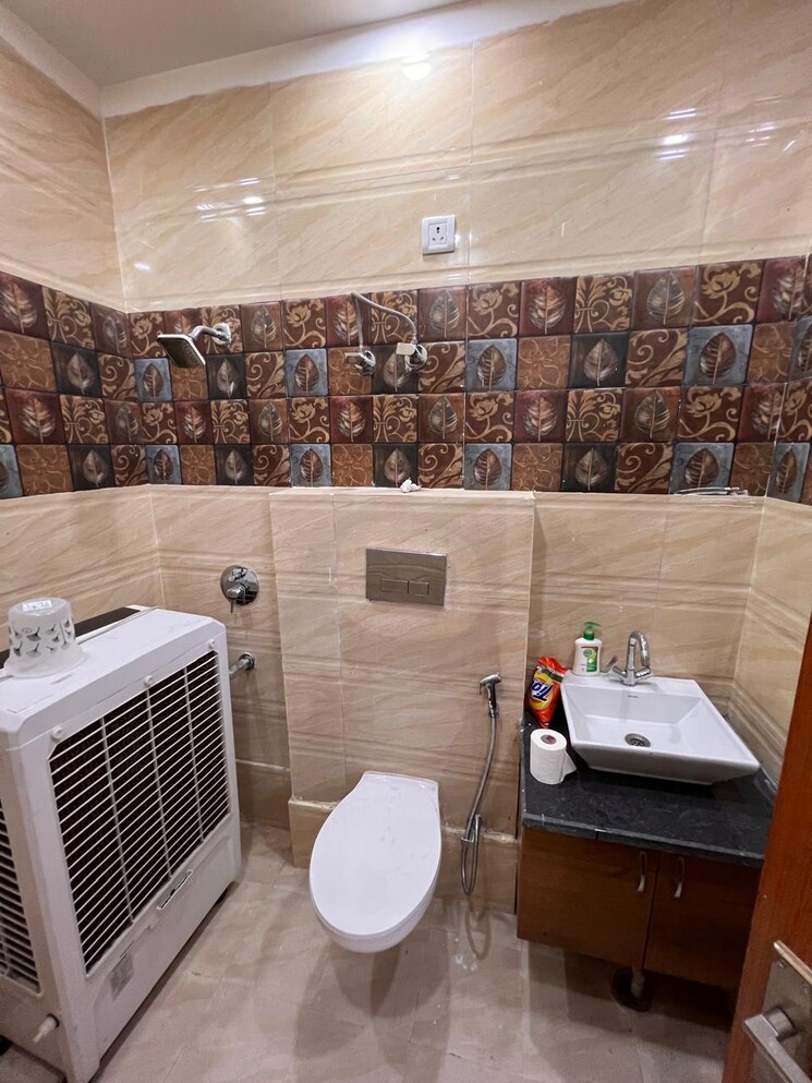 Team Area, shakti khand iii 3 Bedroom 900 Sq.Ft. Builder Floor In Shakti Khand Iii Ghaziabad 8869698