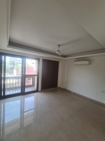 Room in 3 BHK Apartment at Gaur City-2, Gaur City 2 – for Sale