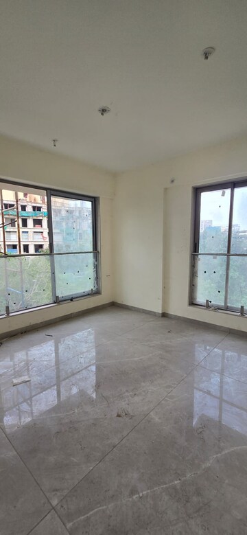 Room in 3 BHK Apartment at Hubtown Seasons, Chembur – for Rent