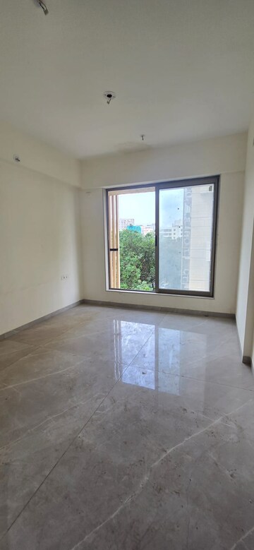 Room in 3 BHK Apartment at Hubtown Seasons, Chembur – for Rent
